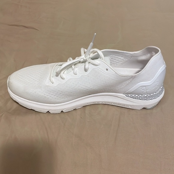 Like New UA HOVR Sonic 6 - Picture 2 of 5